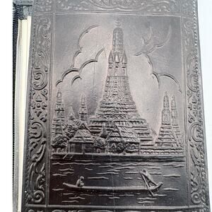 Jacob Vintage Black Leather Bifold Wallet with Beautiful Design Feature